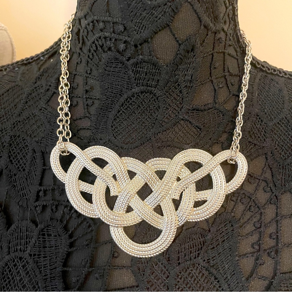 Silver metal ribbon necklace